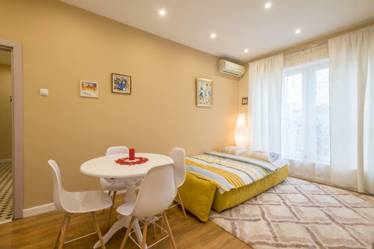 Modern 2 Bedroom Apartment Next To Vitosha Str. Sofia Exterior photo