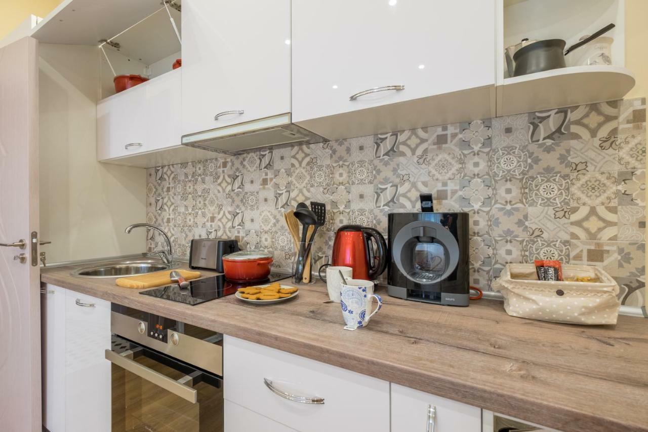 Modern 2 Bedroom Apartment Next To Vitosha Str. Sofia Exterior photo