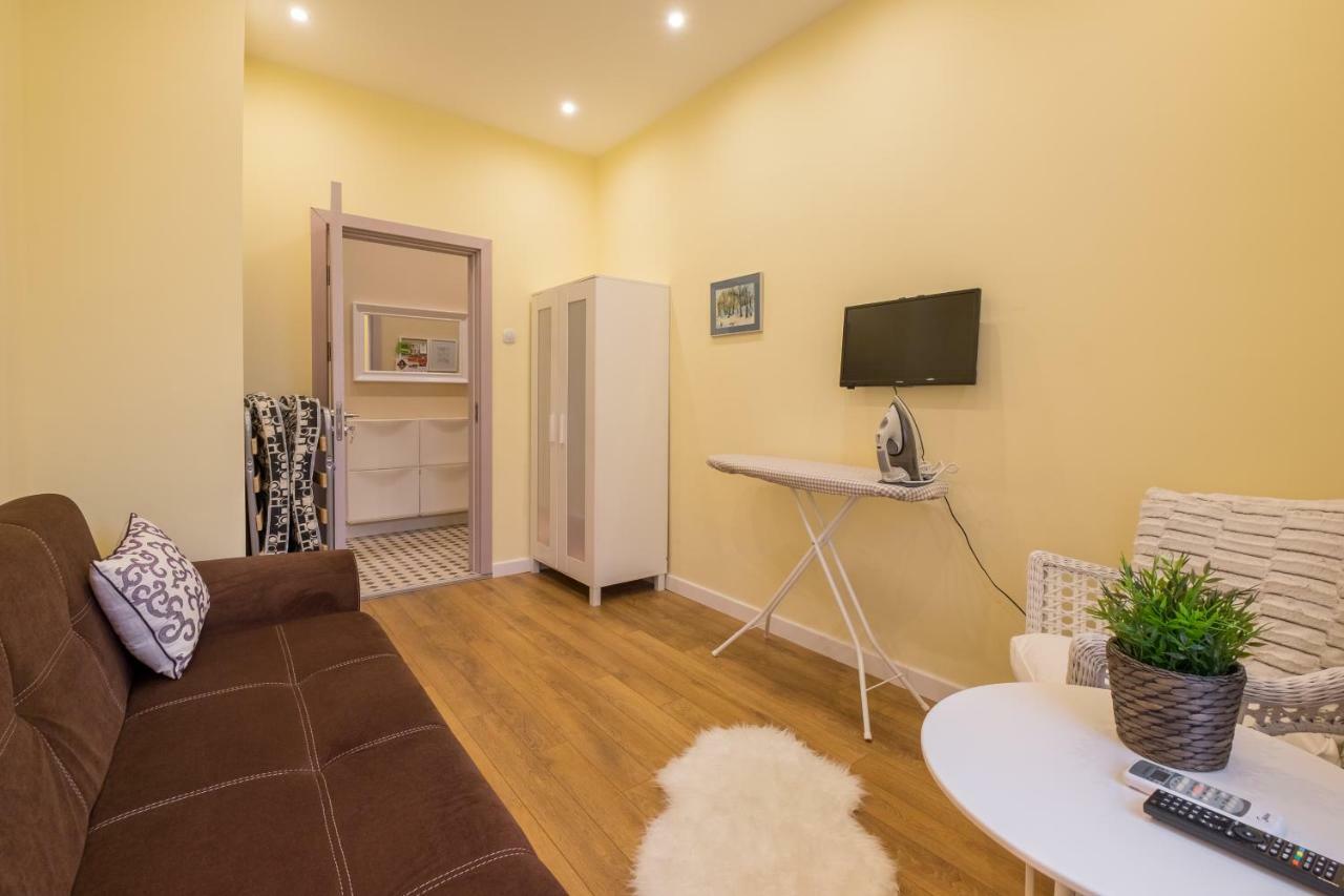 Modern 2 Bedroom Apartment Next To Vitosha Str. Sofia Exterior photo