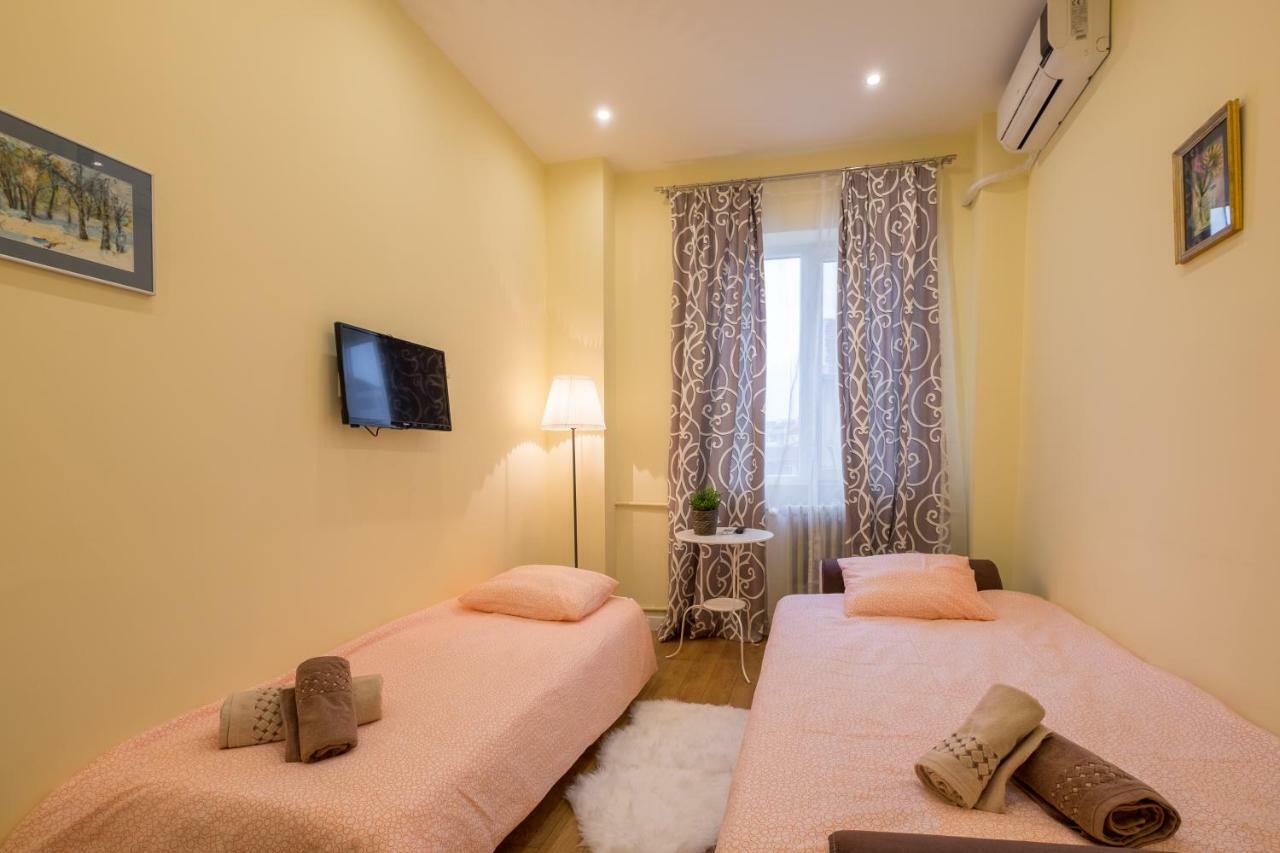 Modern 2 Bedroom Apartment Next To Vitosha Str. Sofia Exterior photo