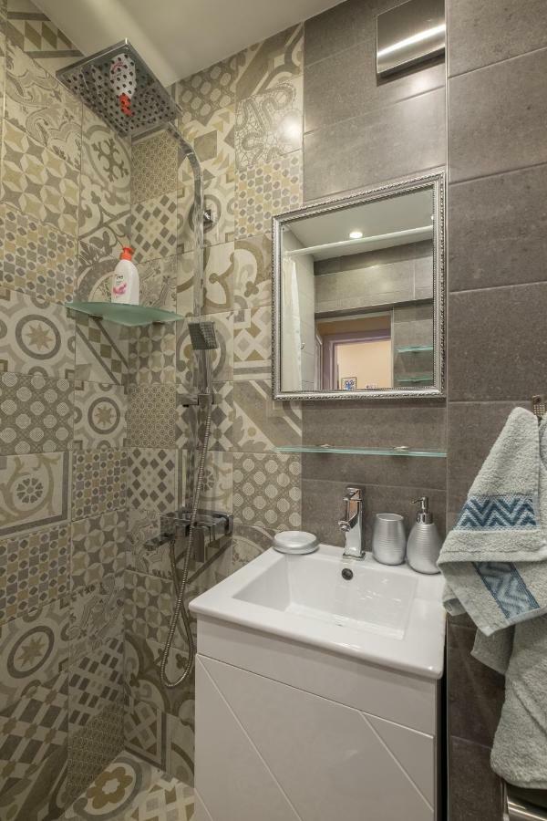 Modern 2 Bedroom Apartment Next To Vitosha Str. Sofia Exterior photo
